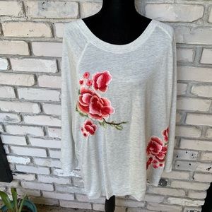 Moa Moa woman  top with floral embroidered